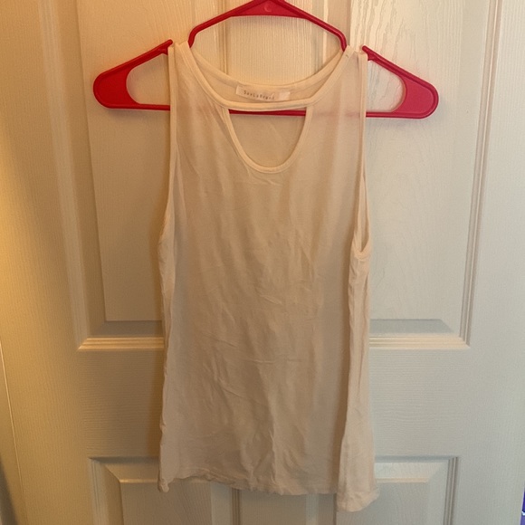 White keyhole tank top - Picture 2 of 2
